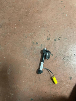 793338409 / 7933384 BMW İX I20 KAPUT MENTEŞE AKTÜATÖRÜ