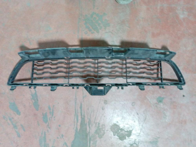 8054503 / 51118054503 BMW 4 SERSİ F32 ORTA IZGARA 4H1