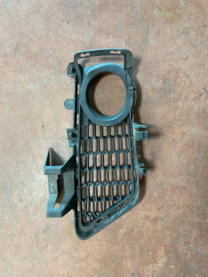 8062632 BMW 3 SERİSİ F30 F31 ÖN TAMPON SAĞ IZGARA | MOTOLAND