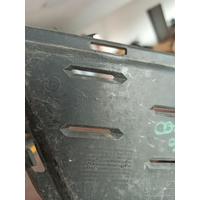 8064594 BMW X3 ÖN SAĞ IZGARA KAPAĞI PLAKASI