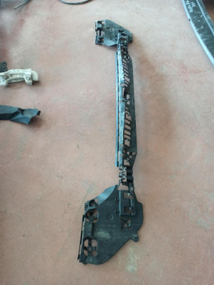 8067762 / 51128067762 BMW 5 SERİSİ ARKA TAMPON ORTA BRAKET 4C21
