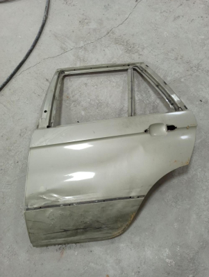 8256827 / 41528256827 BMW X5 E53 SOL ARKA KAPI