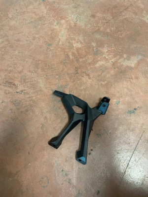 8404601 BMW S1000XR ARKA AYAK DAYAMA PANELİ | MOTOLAND