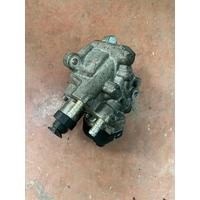 8515058 / 0445010540 BMW 1 SERİSİ F20 118D / 2 SERİSİ F22 218D / 3 SERİSİ E90-E91 318D / F30-F31 318D / 5 SERİSİ F10 518D / X3 SDRIVE 18D / E84 18D / MINI COOPER ONE D, R56 R57, R58, R59, R60, R61, N47 MOTOR DİZEL YAKIT POMPASI | MOTOLAND