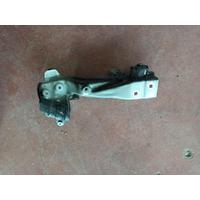 8737204 BMW İX ÇAMURLUK MONTAJ BRAKETİ