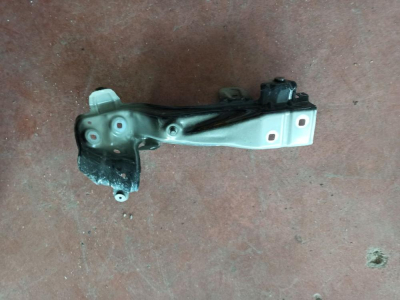 8737204 BMW İX ÇAMURLUK MONTAJ BRAKETİ