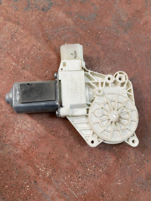 942889-100 BMW 5 SERİSİ F10 ÖN SAĞ CAM MOTORU | MOTOLAND
