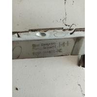 LR035104 / BJ3217A881AC LR EVOQUE ARTA TAMPON BRAKET 4B15