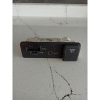 T2H22664 / FK7219C166BD LAND ROVER EVOQUE USB/AUX PANELİ