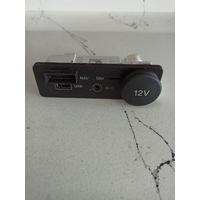 T2H30123 / JX6319C166EA JAGUAR XF USB/AUX BAĞLANTI PANELİ