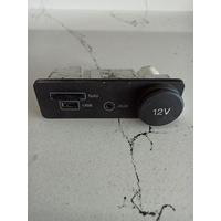 T2H6973 / FK7219C166BC RANGE ROVER EVOQUE USB/AUX PANELİ