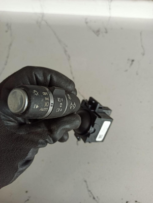 T4A9254 / BJ323F972DB LAND ROVER DİSCOVERY SİNYAL KOLU