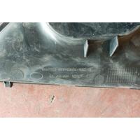 AH3216A415AAW / LR018413 LAND ROVER KANAT IZGARA PARÇASI | 4G15