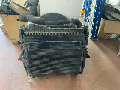 AH329L440AB / LR144530 LAND ROVER DİSCOVERY 4 EVOQUE JAGUAR F PACE RADYATÖR FAN KOMPLE | MOTOLAND