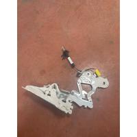 AL7450943 BMW 1 SERİSİ F40 KAPUT MENTEŞESİ | MOTOLAND