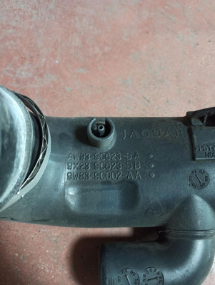 AW939C623BA / C2D2729 JAGUAR HAVA GİRİŞİ BORUSU 4İ23