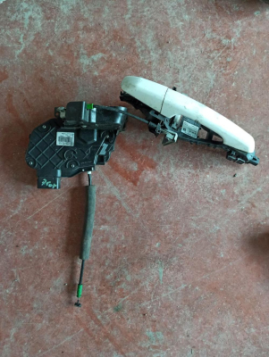 C2Z31377 / LR091361 / BJ3224995CE JGR/LR KAPI KOLU - KİLİDİ 4B14