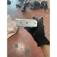 CPLA103A32AD / LR033056 RANGE ROVER 2013+ L405 ÖN PANEL DEMİRİ