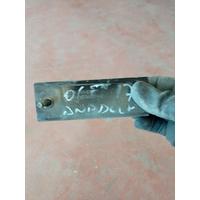 CPLA103A33AC LAND ROVER ÖN TAMPON METAL BRAKET 4G24