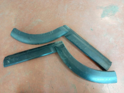 DGP000144 / DGP000154 LAND ROVER DİSCOVERY 3 KAPI BANDI 4D14