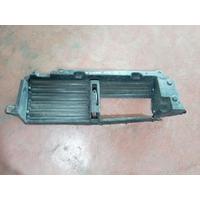 DK628475AD / LR102691 LAND ROVER RADYATÖR IZGARASI PANJUR 4İ1