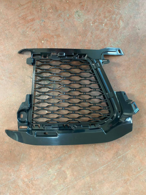 JK62018K28AC RANGE ROVER SPORT L494 ÖN TAMPON SAĞ IZGARA BRAKETİ | MOTOLAND