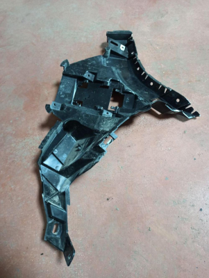 K8D217B930A LAND ROVER ARKA TAMPON BRAKETİ | MOTOLAND 4İ23