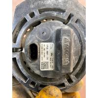 L8D2-18D474-AC LAND ROVER DİSCOVERY SPORT L550 SU POMPASI BRAKETİ SAĞ | MOTOLAND