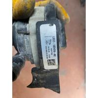 L8D2-18D474-AC LAND ROVER DİSCOVERY SPORT L550 SU POMPASI BRAKETİ SAĞ | MOTOLAND