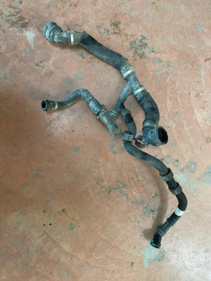 L8D2-8260-BA LAND ROVER DİSCOVERY SPORT L550 MOTOR SOĞUTMA HORTUMU | MOTOLAND