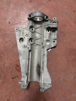 L8D24H473BB LAND ROVER DİSCOVERY SPORT L550 ŞANZIMAN BRAKETİ | MOTOLAND
