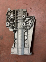 L8D24H473BB LAND ROVER DİSCOVERY SPORT L550 ŞANZIMAN BRAKETİ | MOTOLAND