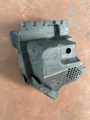 LK728A095A LAND ROVER DİSCOVERY SPORT RADYATÖR BRAKETİ KENARI | MOTOLAND