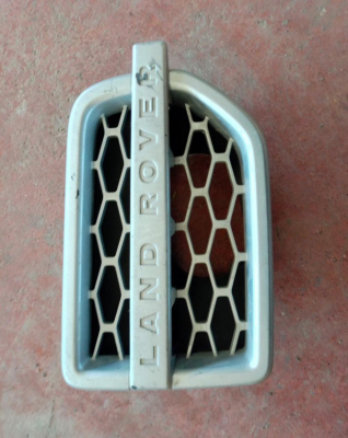 LR013181 / AH2216A414AA LAND ROVER DİSCOVERY 4 SAĞ IZGARA 4G15