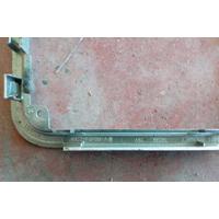 LR013414 / AH22F6988AB LR DISCOVERY VİTES KOLU ÇERÇEVE 4G15