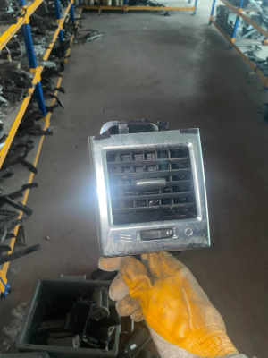 LR014951 / AH3219637 RANGE ROVE L320 ISITICI HAVA GİRİŞİ