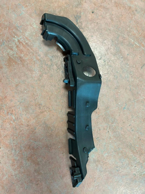 LR015104 / AH323382BA RANGE ROVER SPORT L320 ÖN TAMPON SOL BRAKETİ | MOTOLAND