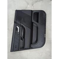 LR016879 / AH3223943AA RANGE ROVER SPORT L320 SOL ÖN KAPI DÖŞEME