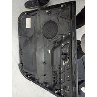 LR016879 / AH3223943AA RANGE ROVER SPORT L320 SOL ÖN KAPI DÖŞEME