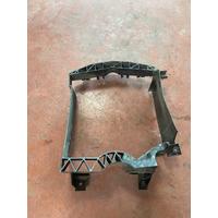 LR034556 / CPLA8A107AC DİSCOVERY 5 L462 RADYATÖR BRAKETİ