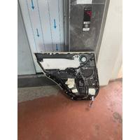 LR036887 / CK52238A04 RANGE ROVER L405 İÇ KAPI PANEL DÖŞEMESİ