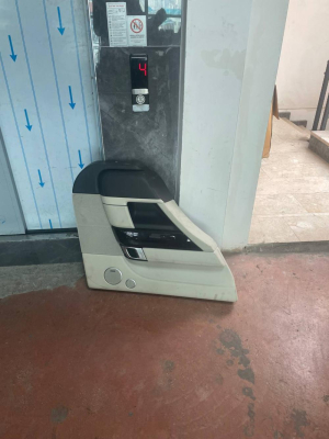 LR036897 / CK52238A05 RANGE ROVER L405 İÇ KAPI PANELİ DÖŞEMESİ