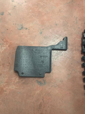 LR037876 / CPLAC2159AC RANGE ROVER L405 SOL ARKA BAGAJ KÖPÜĞÜ