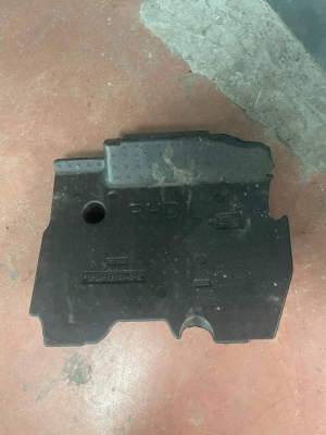 LR040777 / CPLAC2159C LAND ROVER DİSCOVERY 5 L462 KÖPÜK KAPAĞI