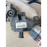 LR068978 / FJ3215200 LR DİSCOVERY SPORT 2015 L550 SİS FARI