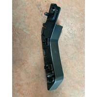 LR077882 / FK7217E762AC LAND ROVER DİSCOVERY SPORT L550 ÖN TAMPON SAĞ BRAKETİ | MOTOLAND