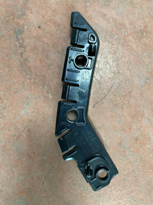LR077883 / FK7217E763AC LAND ROVER DİSCOVERY SPORT L550 ÖN TAMPON SAĞ BRAKETİ | MOTOLAND