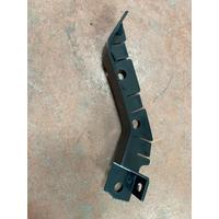 LR077883 / FK7217E763AC LAND ROVER DİSCOVERY SPORT L550 ÖN TAMPON SAĞ BRAKETİ | MOTOLAND