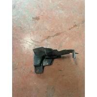 LR082867 / HY328311 LAND ROVER DİSCOVERY 5 2017 RADYATÖR BRAKETİ