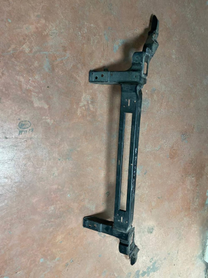 LR091872 / J8A216E144 RANGE ROVER VELAR L560 ÖN PANEL DEMİRİ | MOTOLAND